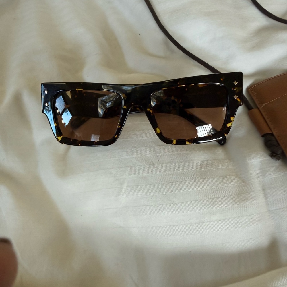 MCM Tortoise Shell Sunglasses beautiful come with super cool carring bag